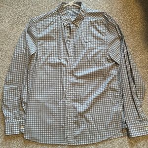 Vineyard Vines Performance classic fit button down. Size L